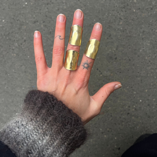 golden girlie signature