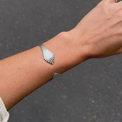 Desert knife bracelet 001